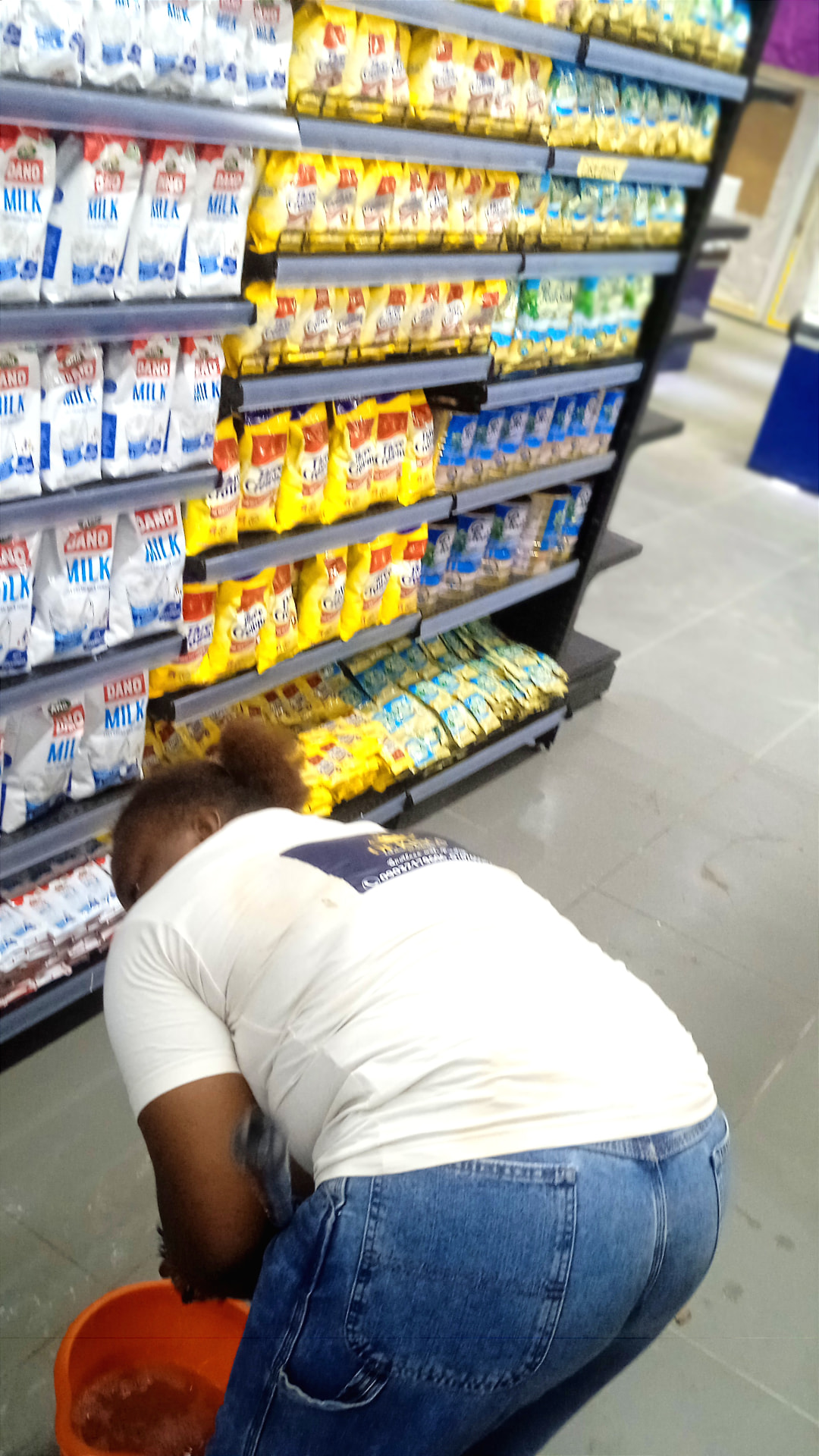 Shelf & aisle detailing